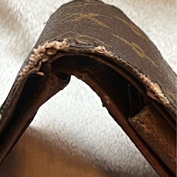 Authentic Vintage Louis Vuitton Bi-Fold Wallet - Picture 5 of 15